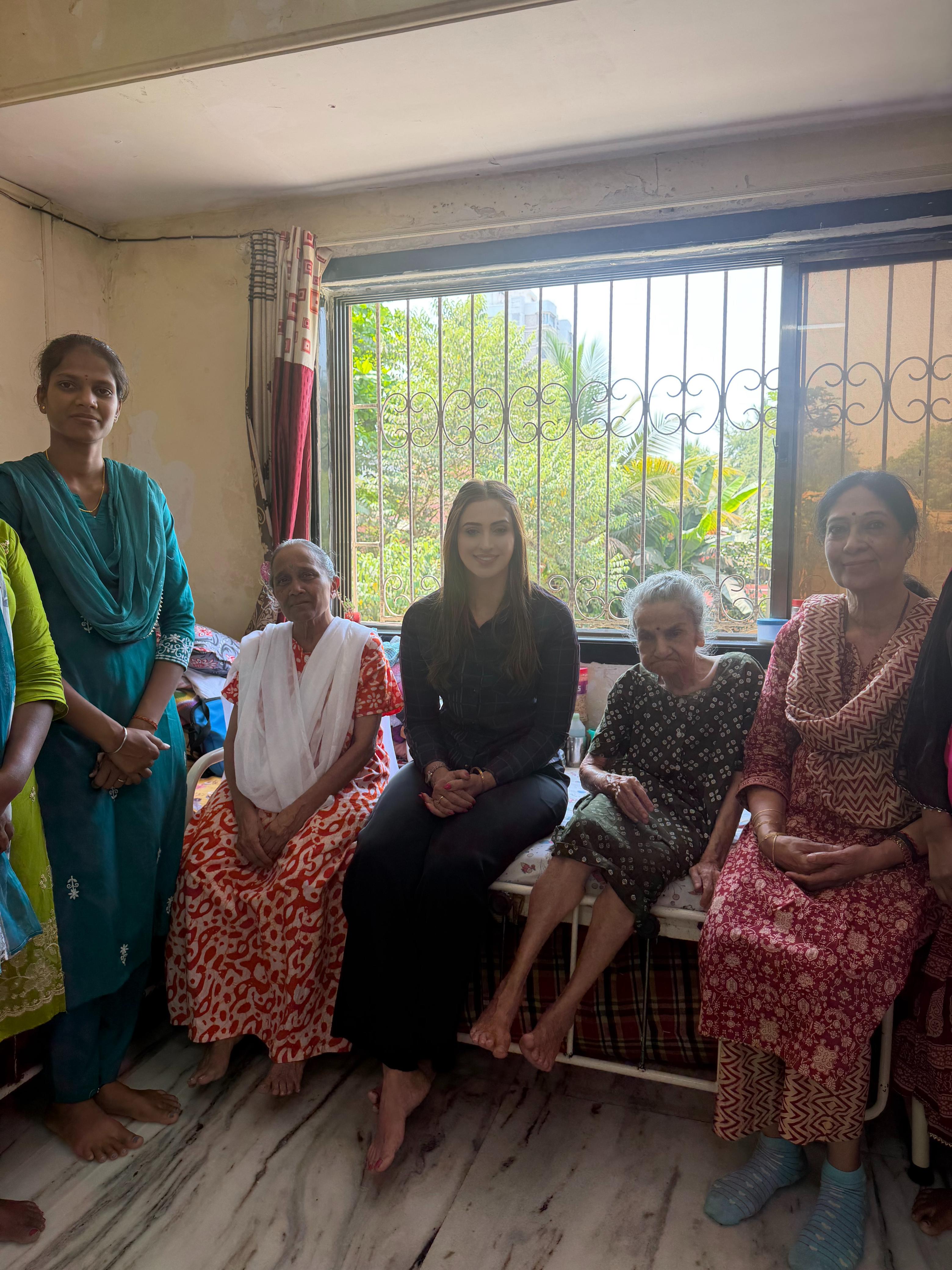 Actress Samaira Sandhu Spends Heartwarming Time with Senior Citizens During NGO Visit